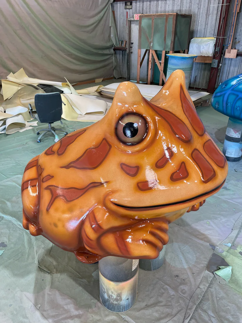Sculpted toad commercial aquatic floatable